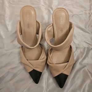 Marc Fisher 8M 3.5" heel.  Cream color with black pointy toe!!